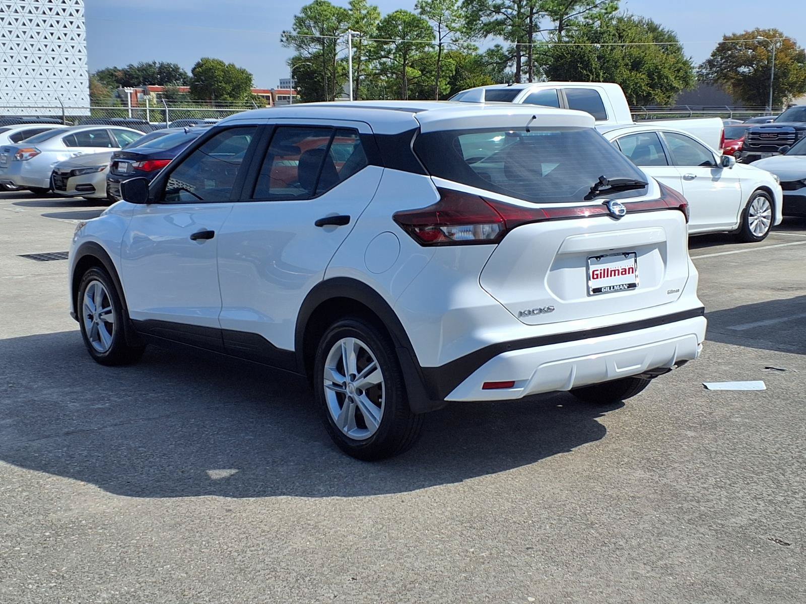 Used 2021 Nissan Kicks S FWD image 3