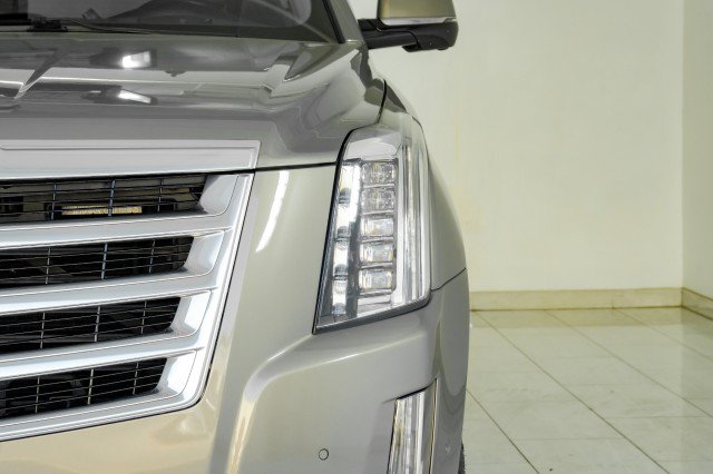 Used 2018 Cadillac Escalade ESV Luxury RWD image 59