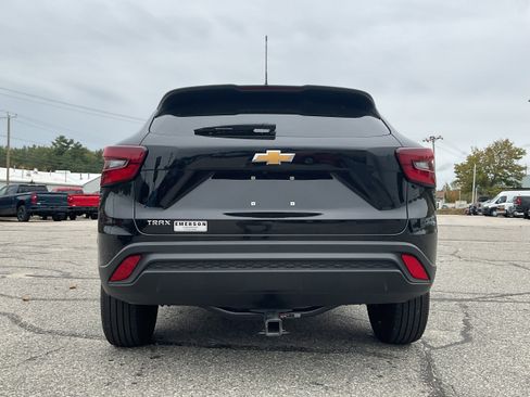 Certified 2025 Chevrolet Trax LS image 3
