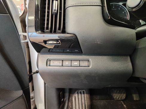 Used 2025 Nissan Pathfinder SV AWD/4WD image 10