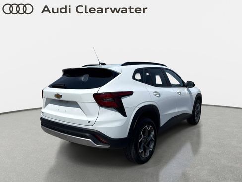 Used 2024 Chevrolet Trax LT w/ Driver Confidence Package FWD image 4