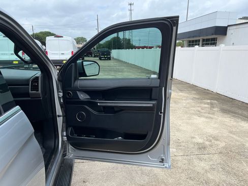 Used 2021 Ford Expedition XLT RWD image 10
