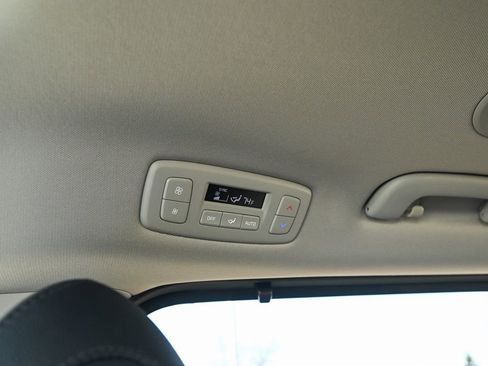 Used 2025 Kia Carnival SX Prestige image 40