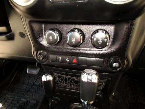 Used 2015 Jeep Wrangler Unlimited Sport image 30