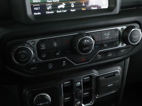 Used 2022 Jeep Wrangler Unlimited Sahara image 14