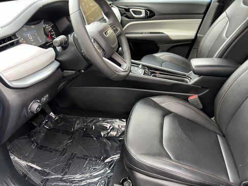 Used 2024 Jeep Compass Limited image 15