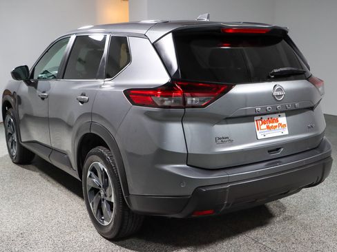 Used 2024 Nissan Rogue SV FWD image 9