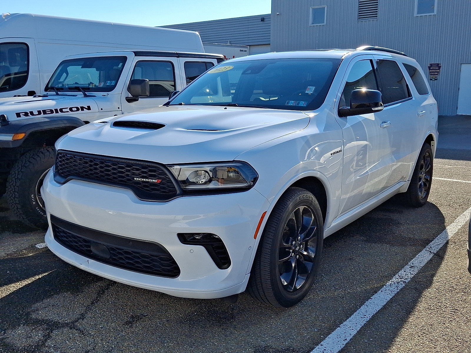 Used 2023 Dodge Durango R/T AWD/4WD image 2