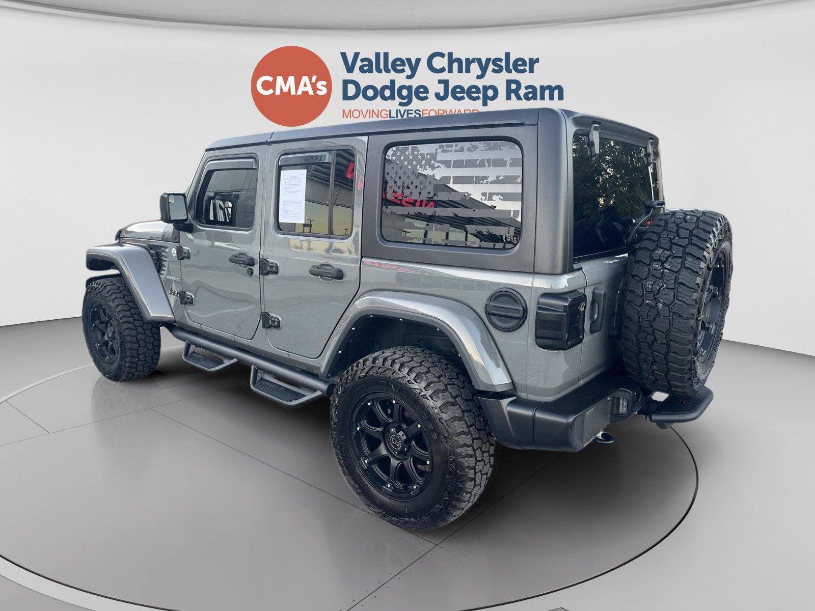 Used 2022 Jeep Wrangler Unlimited Sahara w/ Cold Weather Group AWD/4WD image 3