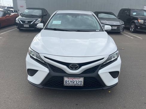 Used 2020 Toyota Camry SE image 2