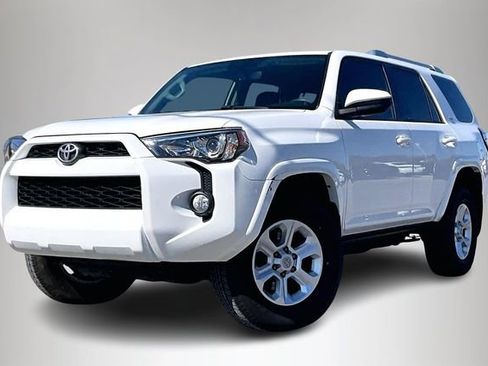 Used 2018 Toyota 4Runner SR5 image 2