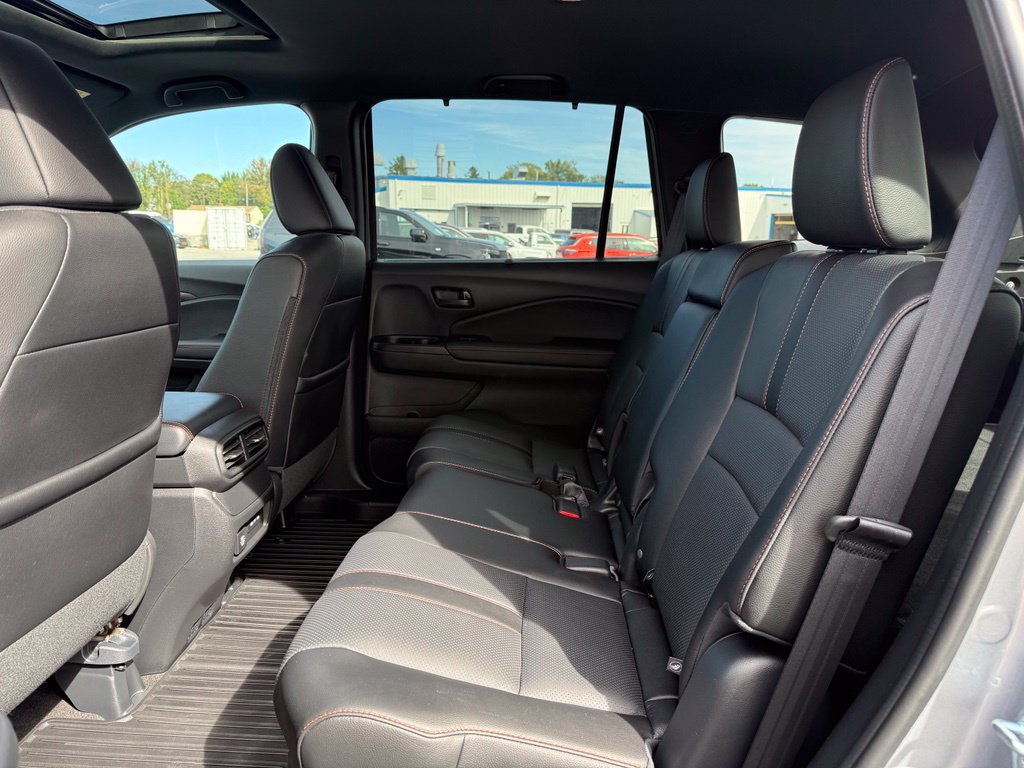 Used 2025 Honda Passport TrailSport image 12