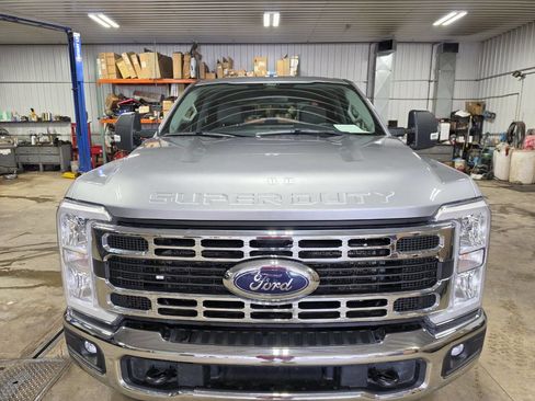 Used 2024 Ford F250 XLT AWD/4WD image 2