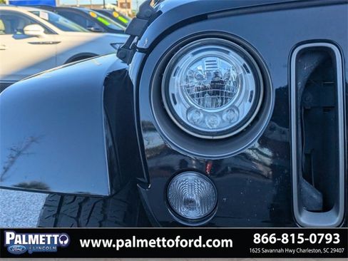 Used 2017 Jeep Wrangler Unlimited Sahara image 10