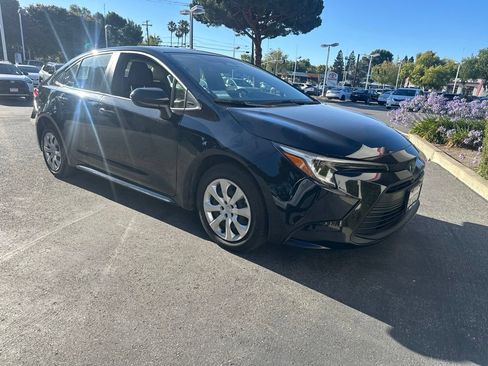 Used 2025 Toyota Corolla LE w/ Carpet Mat Package (TMS) FWD image 2