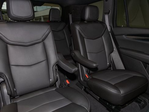 Used 2023 Cadillac XT6 Sport w/ LPO, ONYX Package image 33