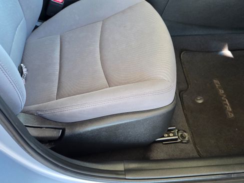 Used 2016 Hyundai Elantra SE w/ Option Group 02 FWD image 27