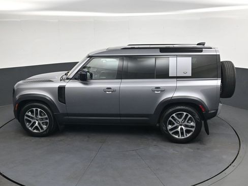 Used 2020 Land Rover Defender 110 SE AWD/4WD image 31