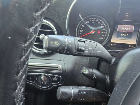 Used 2019 Mercedes-Benz GLC 300 4MATIC image 25