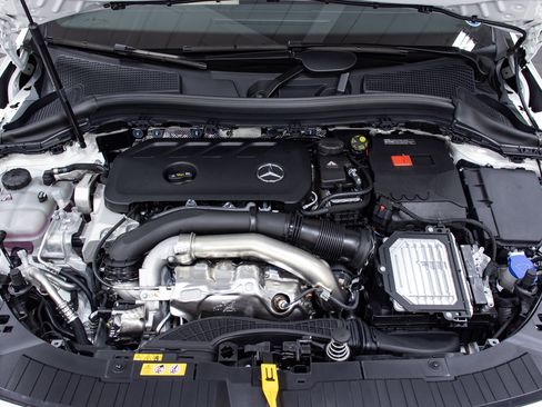 New 2025 Mercedes-Benz GLA 250 4MATIC image 9