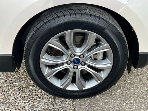 Used 2019 Ford Edge Titanium image 10