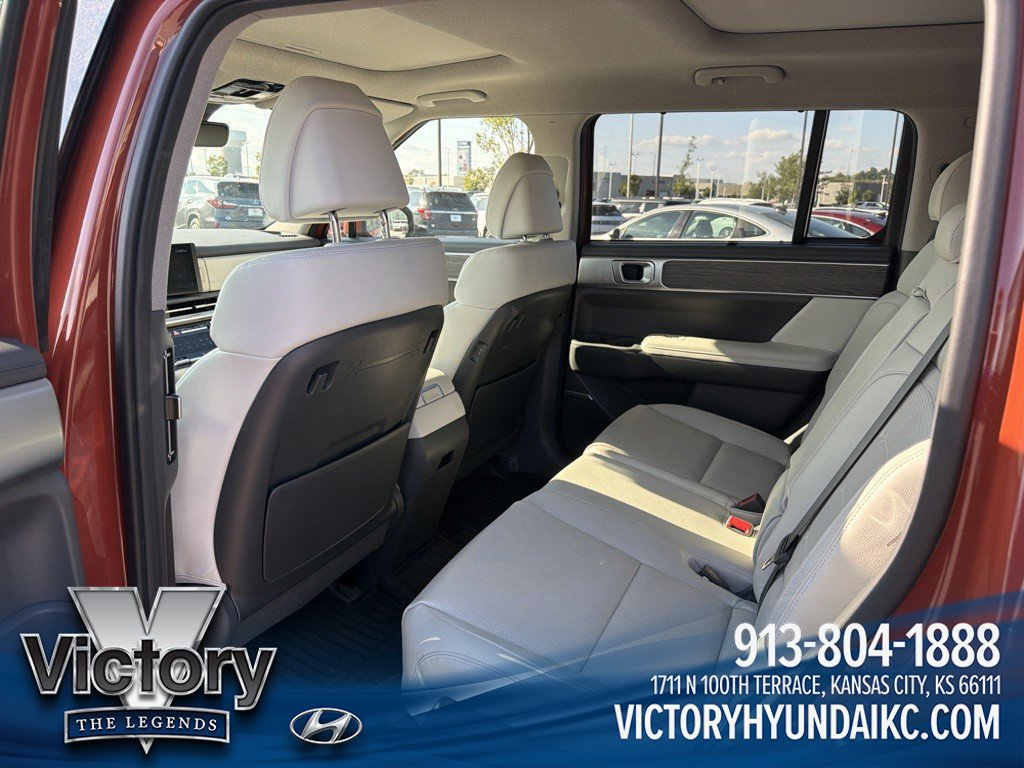Used 2024 Hyundai Santa Fe Limited FWD image 9