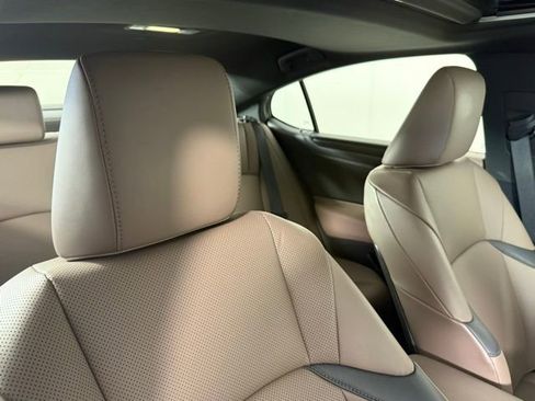 Used 2025 Lexus ES 350 w/ Premium Package image 31