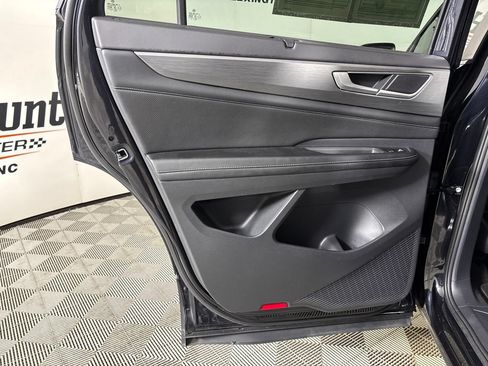 Used 2024 Volkswagen Atlas Cross Sport SE w/ Panoramic Sunroof Package FWD image 22