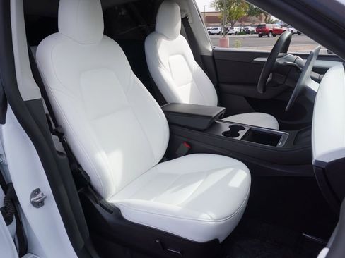 Used 2022 Tesla Model Y Performance image 13