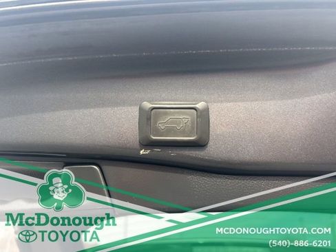 Used 2020 Toyota RAV4 XLE Premium image 11