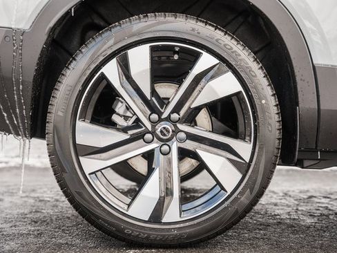 Certified 2025 Volvo XC40 B5 Ultra w/ Climate Package image 19