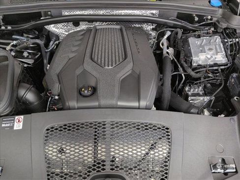 New 2026 Porsche Macan image 17