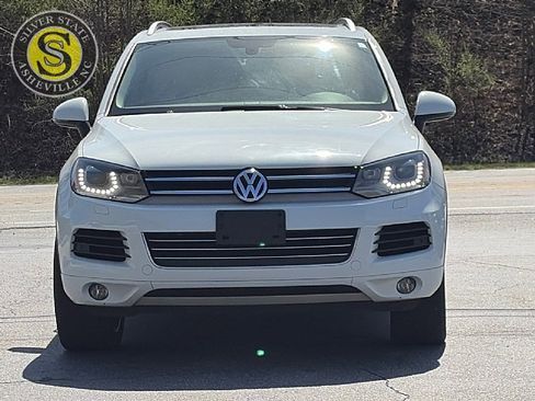 Used 2013 Volkswagen Touareg Executive image 2