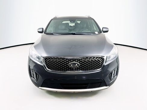 Used 2017 Kia Sorento SX image 2