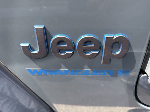 Used 2024 Jeep Wrangler Unlimited AWD/4WD image 27