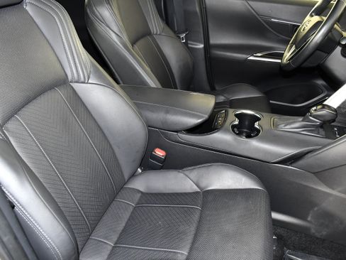 Used 2021 Toyota Venza Limited AWD/4WD image 42