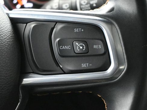 Used 2022 Jeep Wrangler Unlimited Sahara AWD/4WD image 7