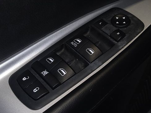 Used 2019 Dodge Journey SE image 27