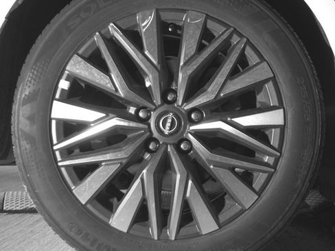 Used 2025 Nissan Altima 2.5 SV FWD image 15