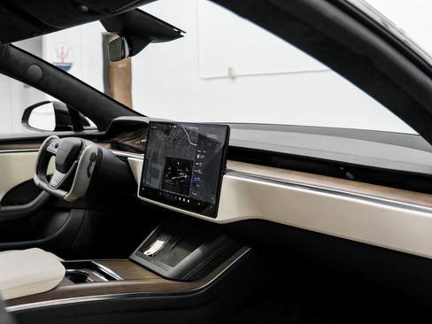 Used 2023 Tesla Model S Standard Range image 16