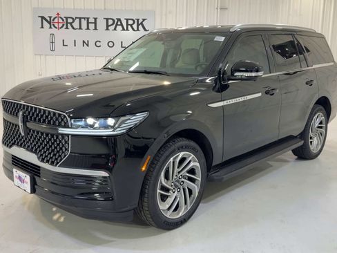 New 2026 Lincoln Navigator Premiere AWD/4WD image 5