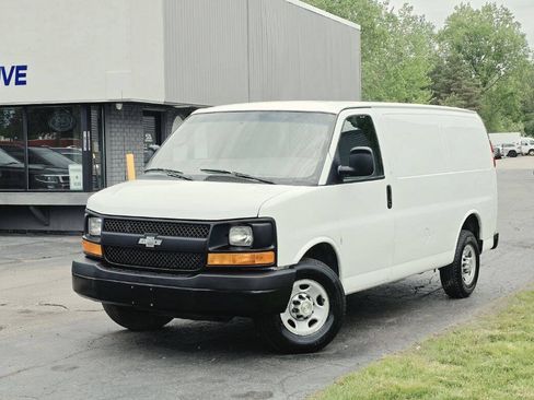 Used 2014 Chevrolet Express 2500 RWD image 2