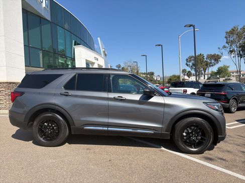 Used 2025 Ford Explorer Active w/ Active Comfort Package image 4