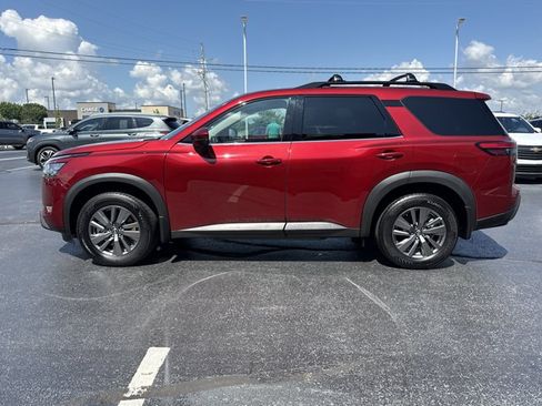 Certified 2025 Nissan Pathfinder SV FWD image 12