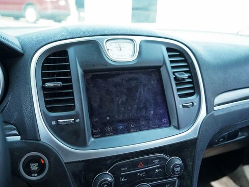 Used 2019 Chrysler 300 Limited w/ Safetytec Plus Group image 21