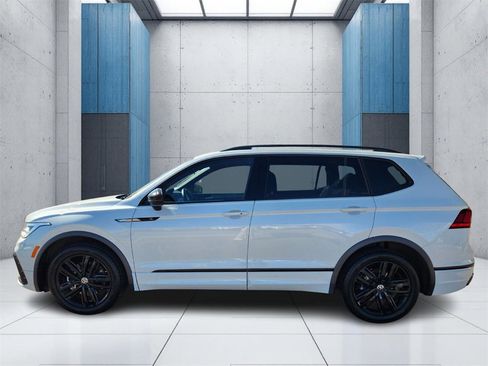 Used 2022 Volkswagen Tiguan SE R-Line image 28
