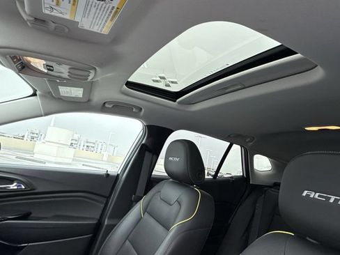 Used 2025 Chevrolet Trax ACTIV w/ Sunroof Package FWD image 22
