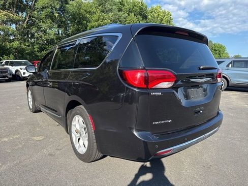 Used 2017 Chrysler Pacifica Touring-L Plus w/ Tire & Wheel Group FWD image 3