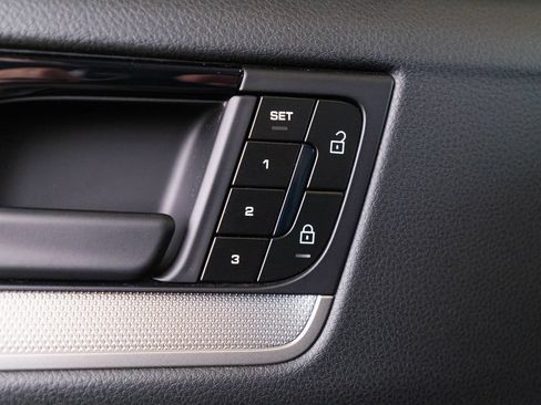 Certified 2025 Porsche Cayenne AWD/4WD image 20