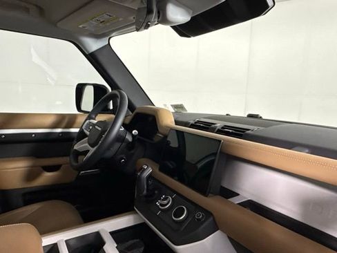 Certified 2025 Land Rover Defender 90 X-Dynamic SE AWD/4WD image 26